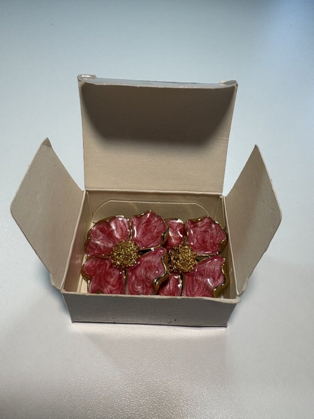 Vintage Avon 1992 Pink Dogwood Flower Clip On Earrings w/ Original Box